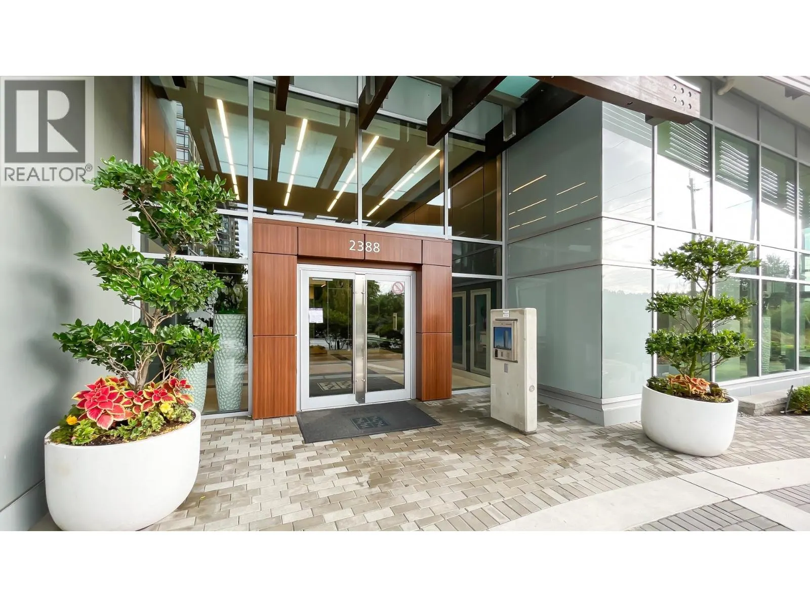 1008 2388 MADISON AVENUE
