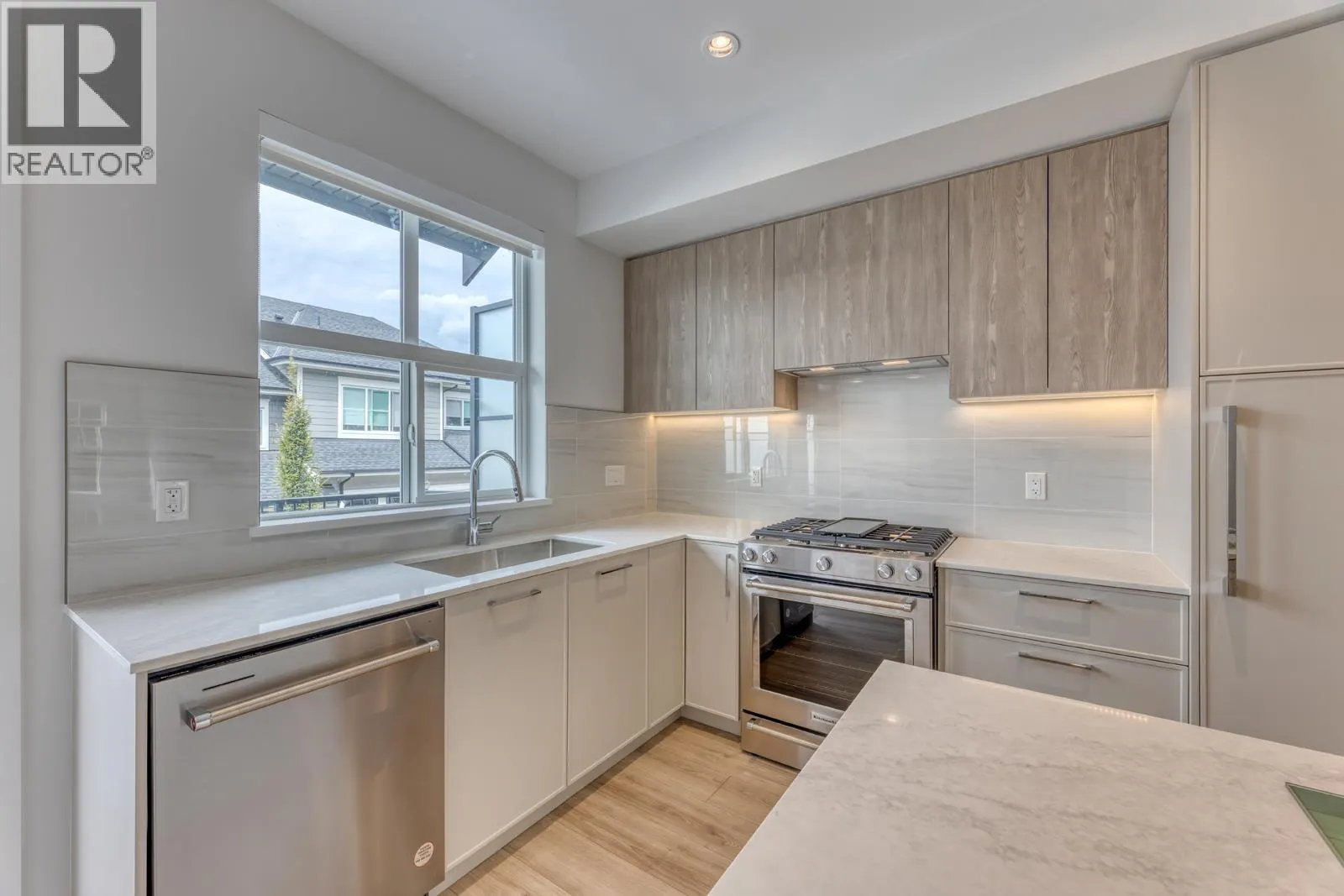120 3421 QUEENSTON AVENUE