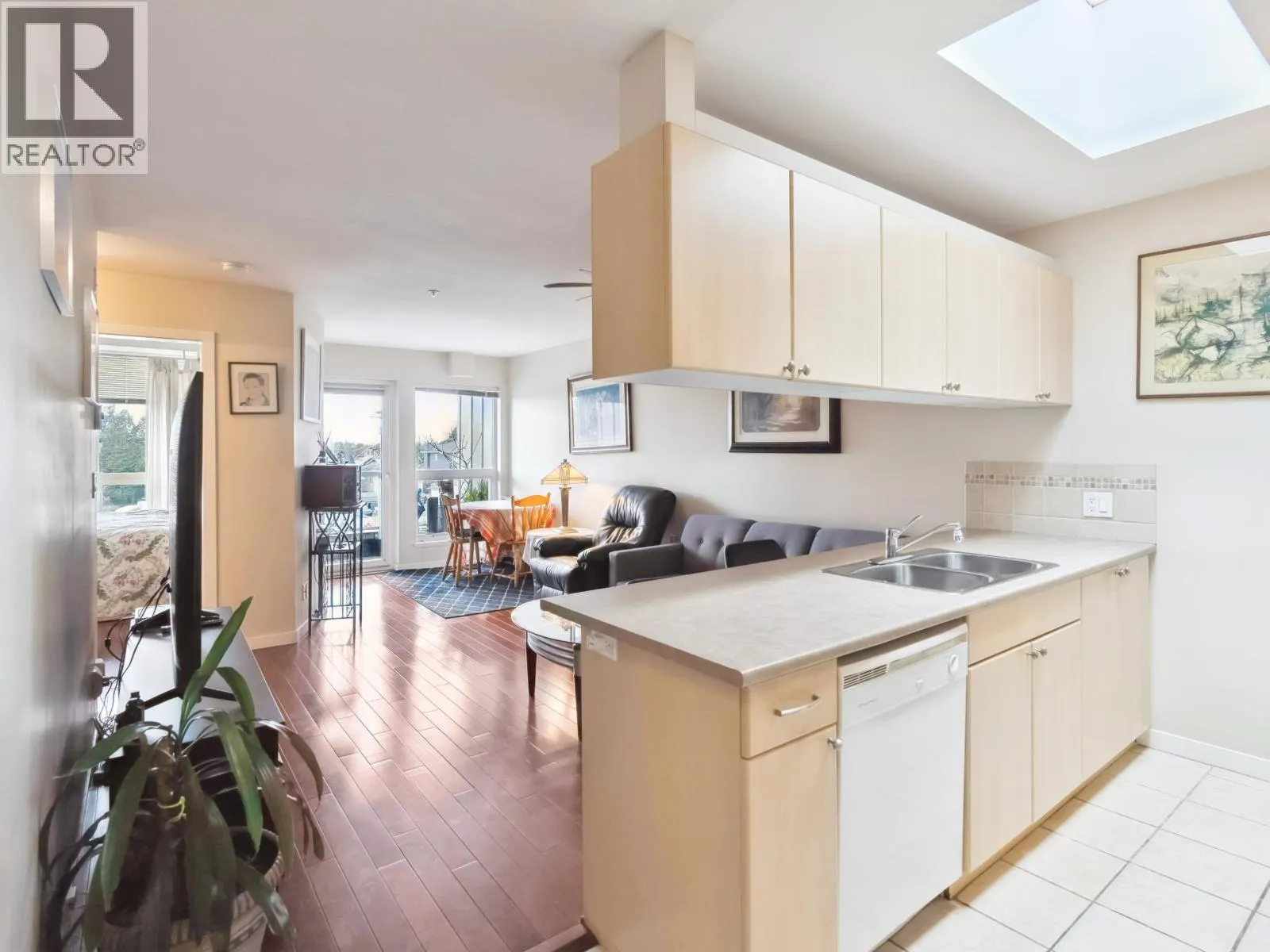 416 2891 E HASTINGS STREET