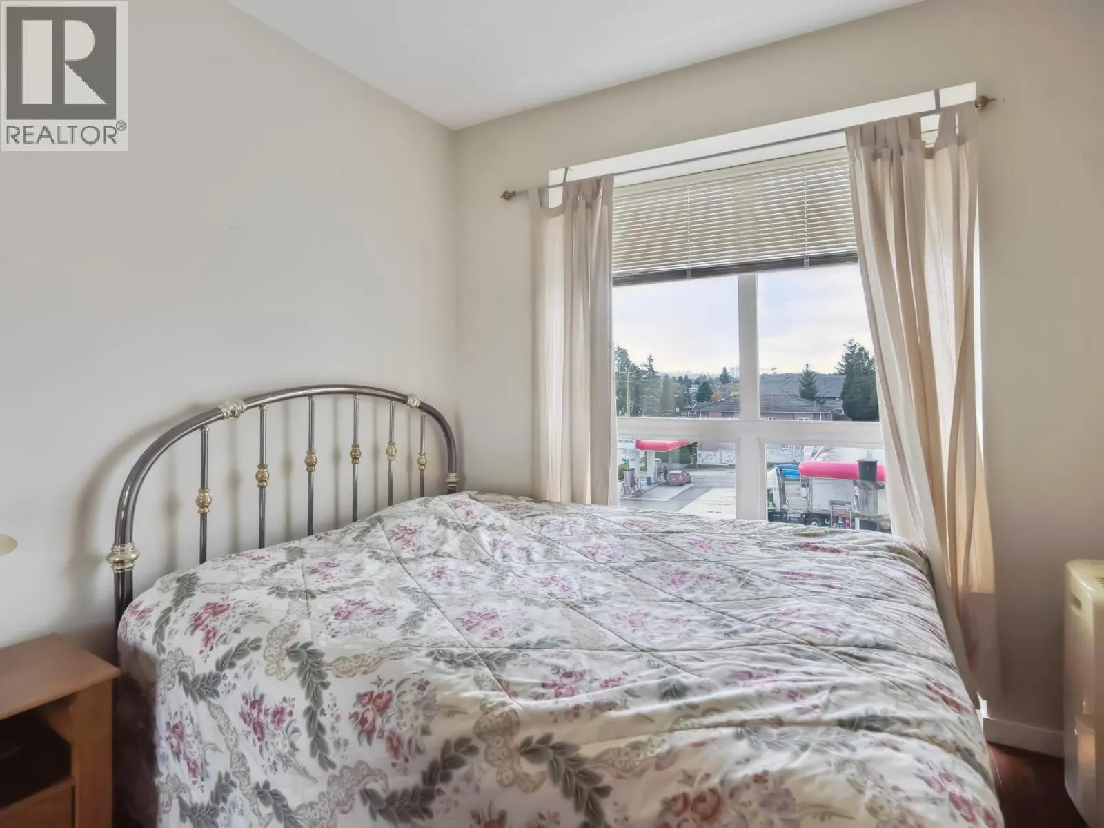 416 2891 E HASTINGS STREET