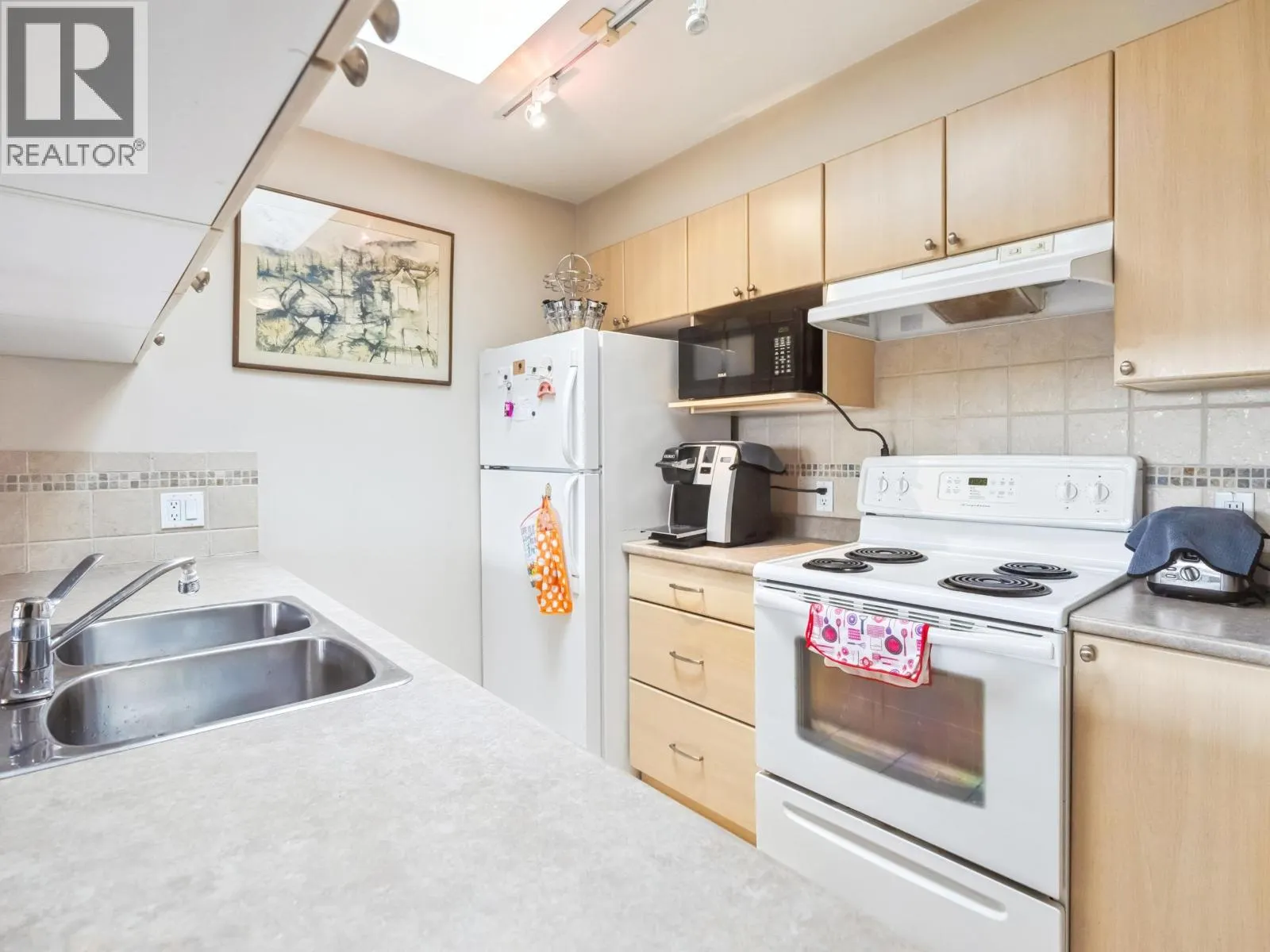 416 2891 E HASTINGS STREET