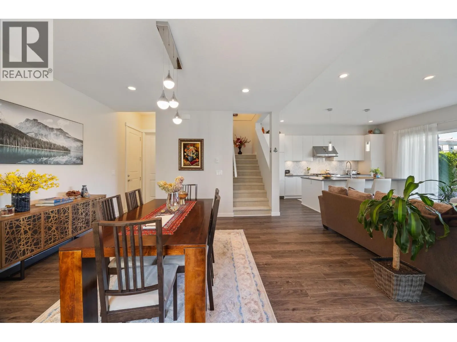 12B 5551 ADMIRAL WAY