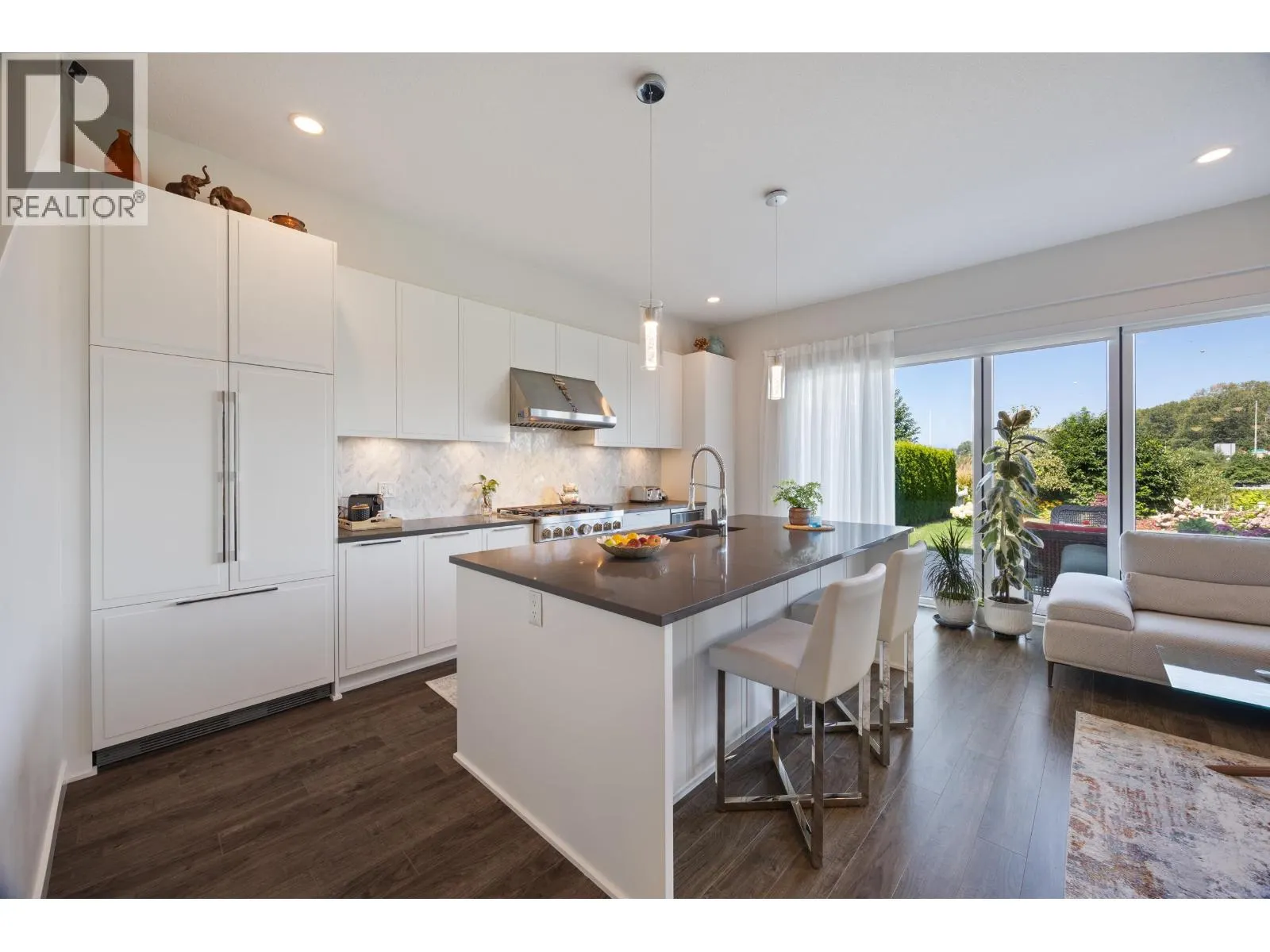 12B 5551 ADMIRAL WAY