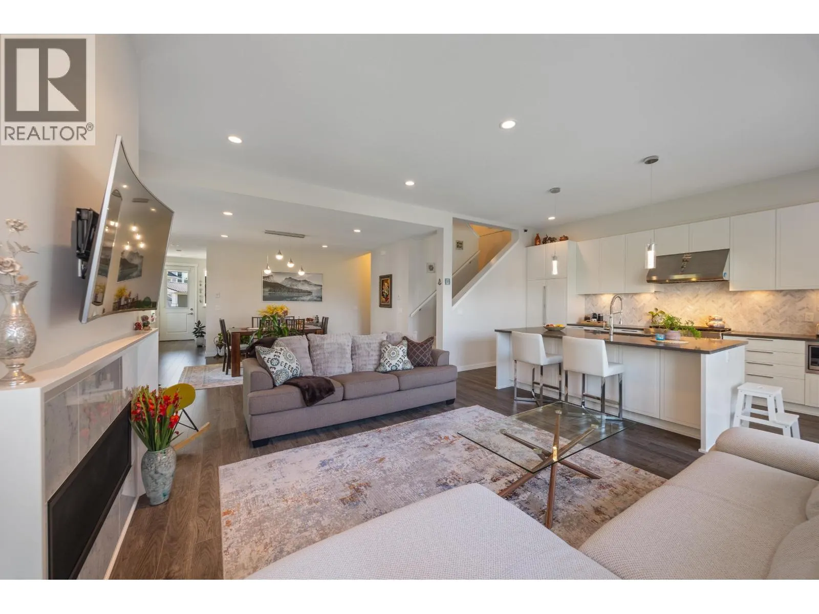12B 5551 ADMIRAL WAY