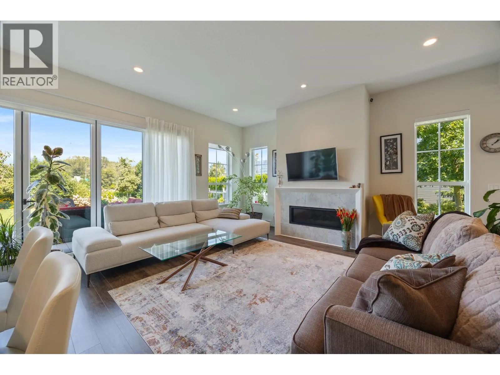 12B 5551 ADMIRAL WAY