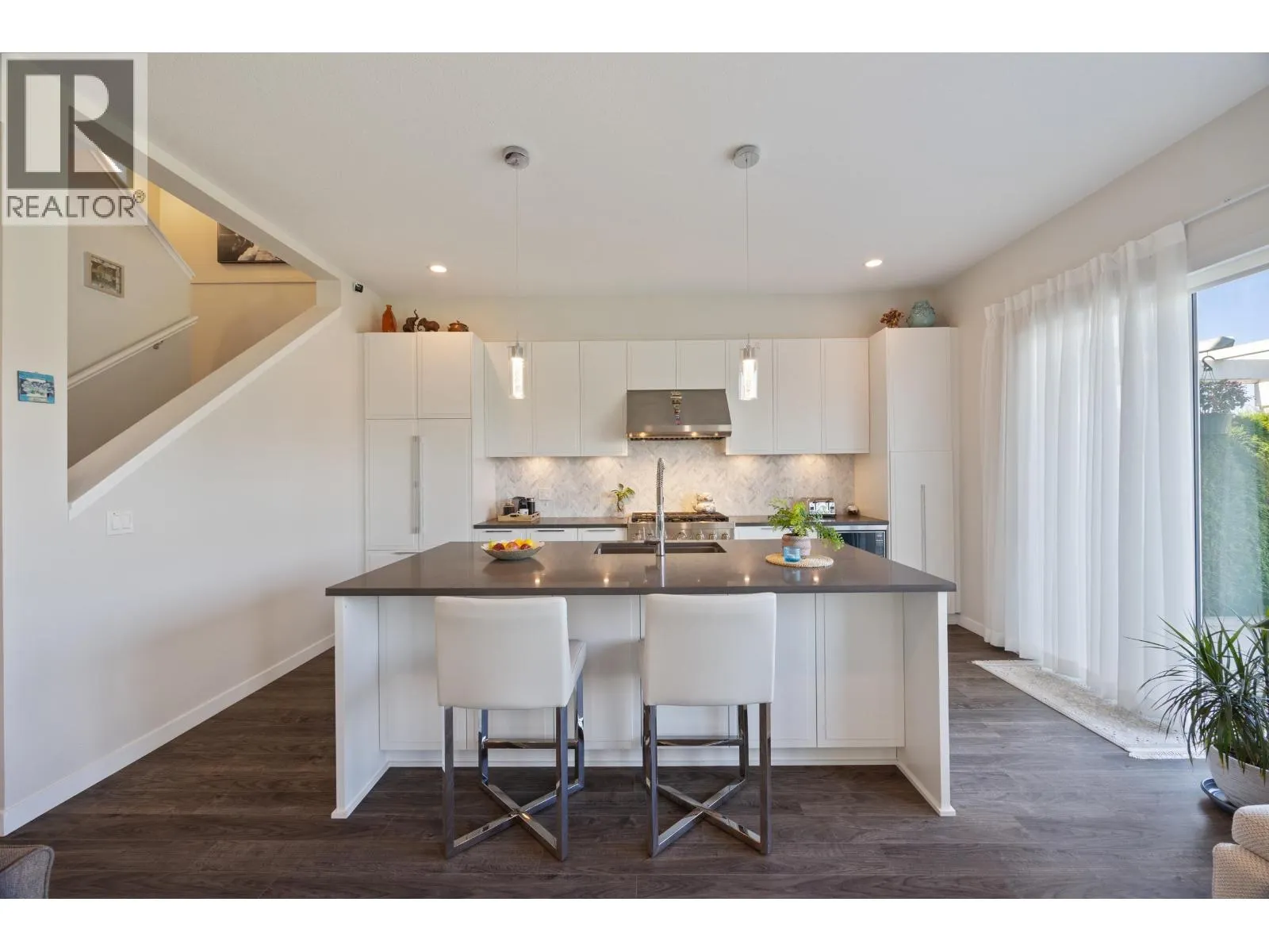 12B 5551 ADMIRAL WAY