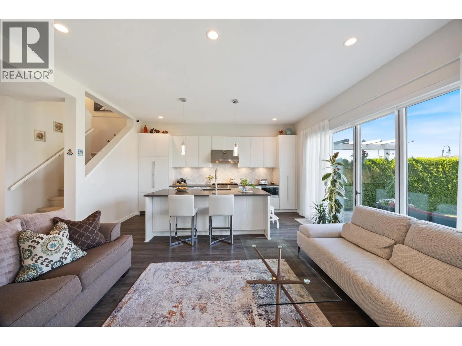 12B 5551 ADMIRAL WAY