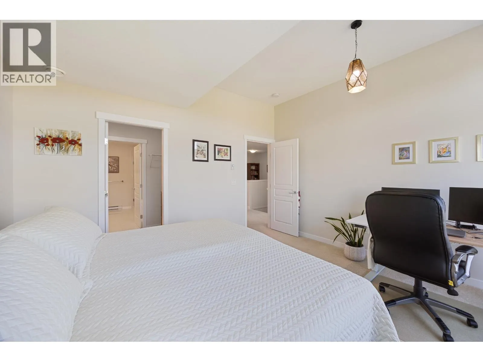 12B 5551 ADMIRAL WAY