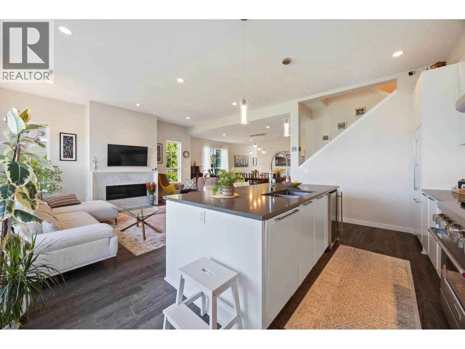12B 5551 ADMIRAL WAY