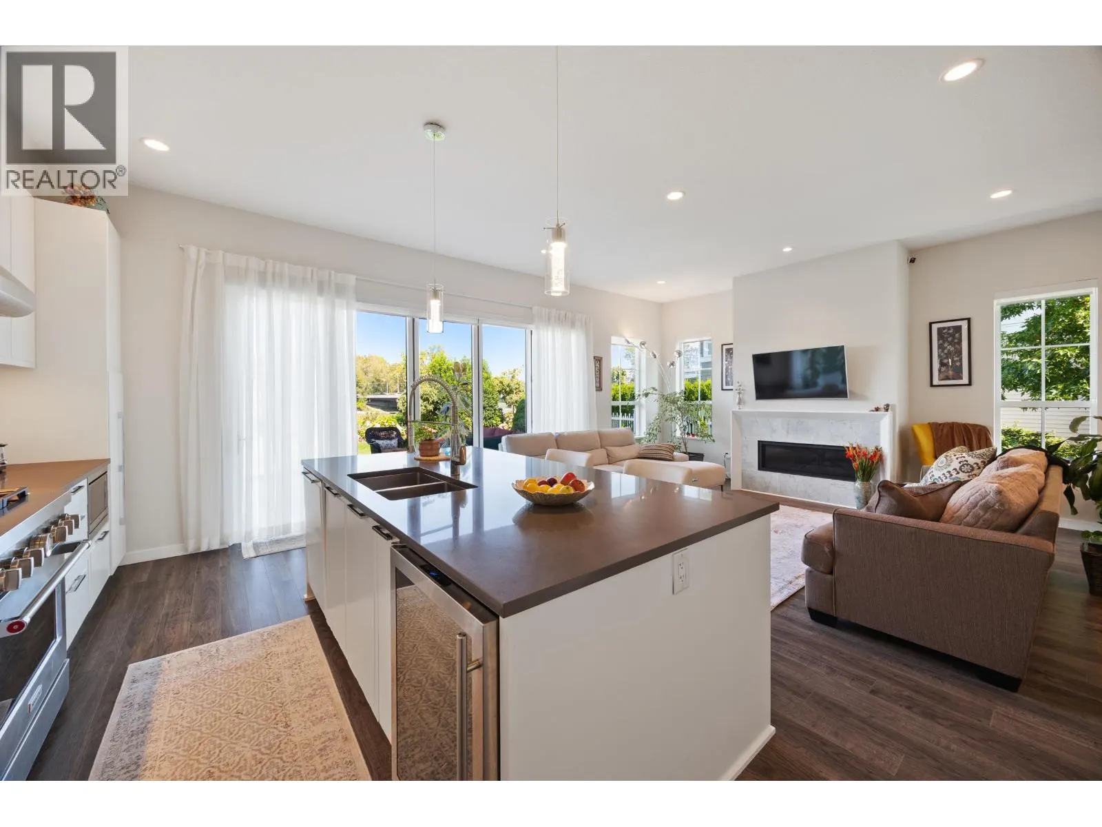 12B 5551 ADMIRAL WAY