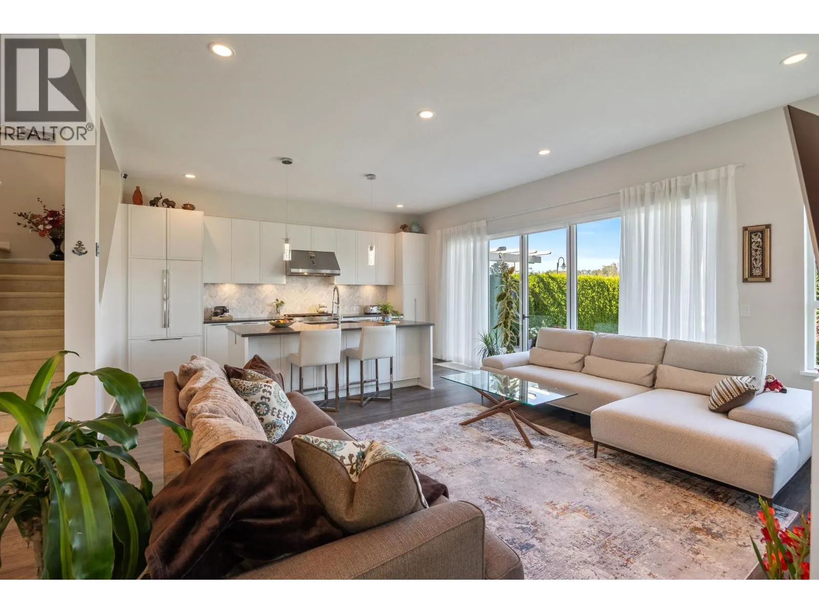 12B 5551 ADMIRAL WAY