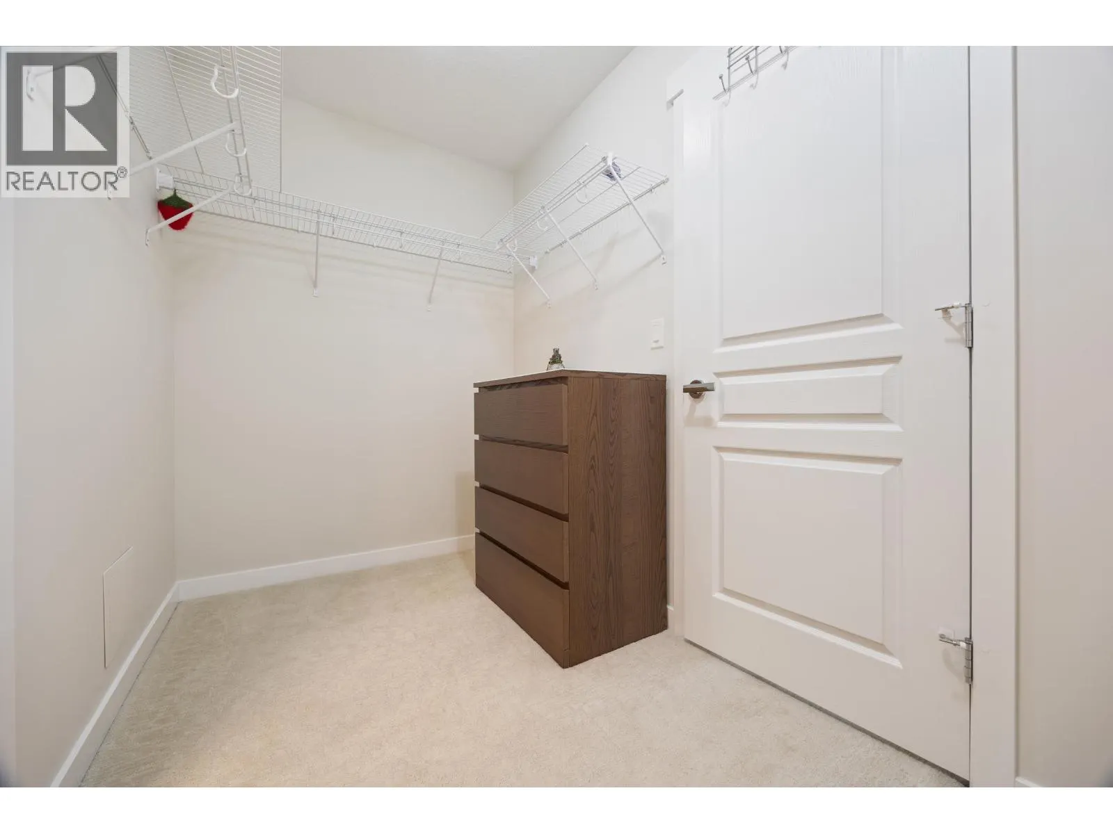 12B 5551 ADMIRAL WAY