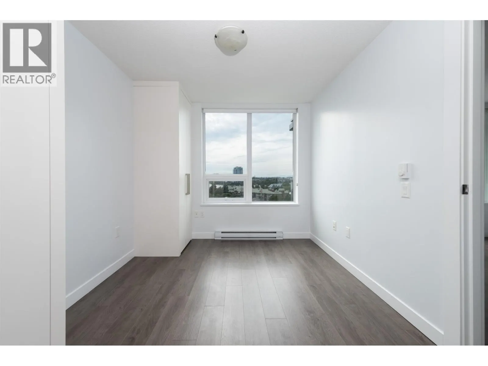 912 988 QUAYSIDE DRIVE