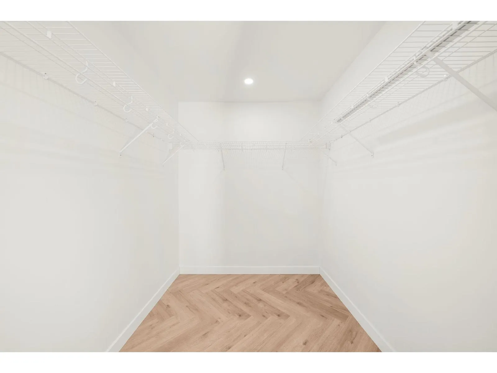 504 8353 200A STREET