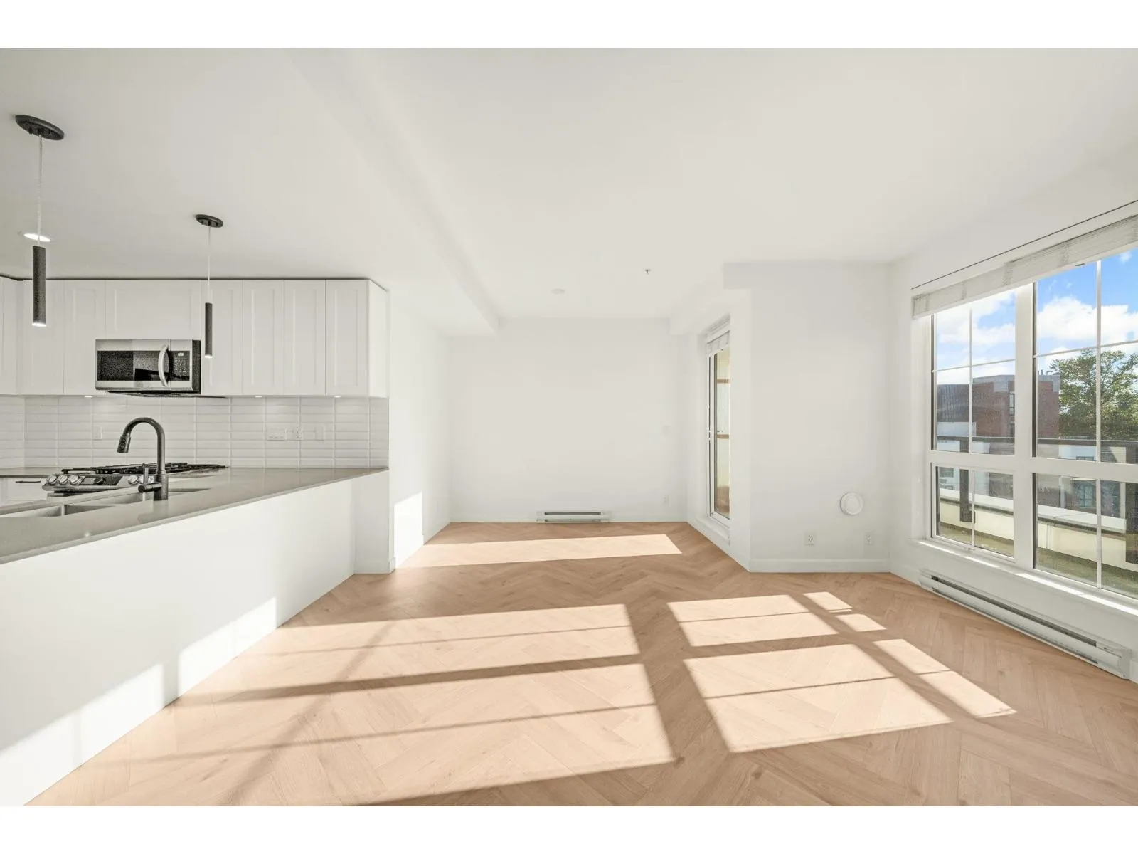 504 8353 200A STREET