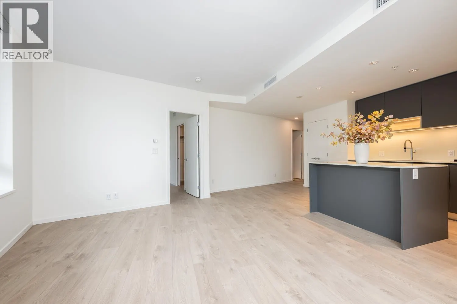931 6600 MINORU BOULEVARD
