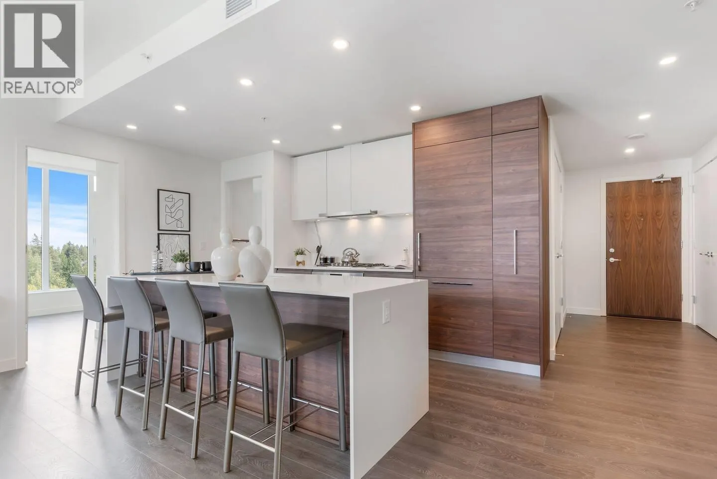 1703 585 AUSTIN AVENUE