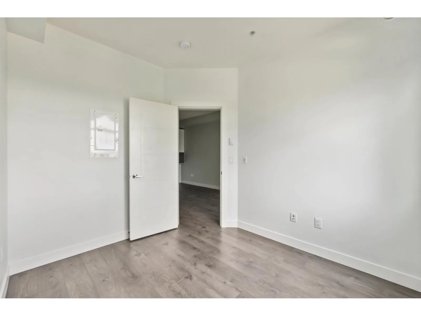 419 20686 EASTLEIGH CRESCENT