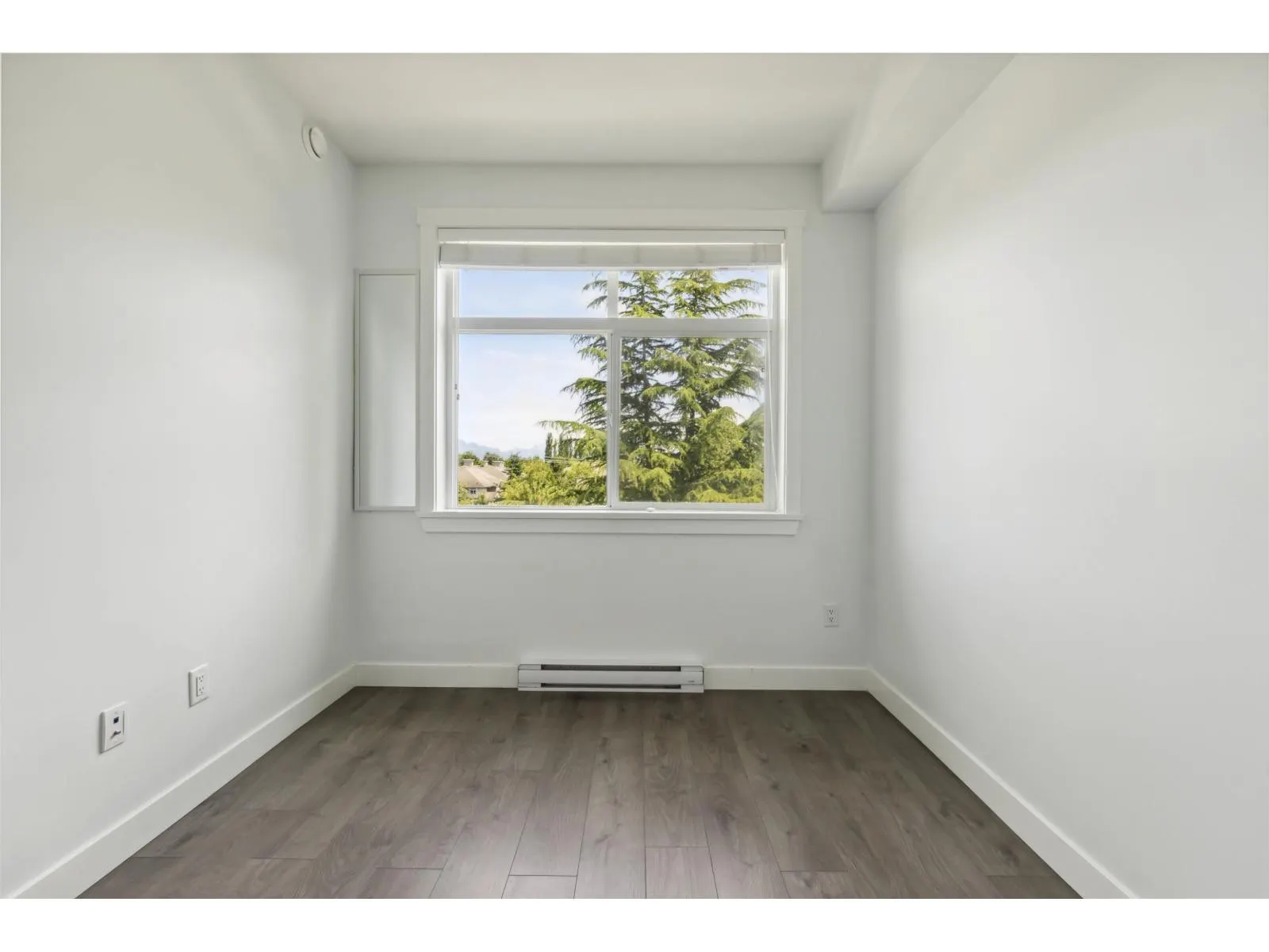 419 20686 EASTLEIGH CRESCENT
