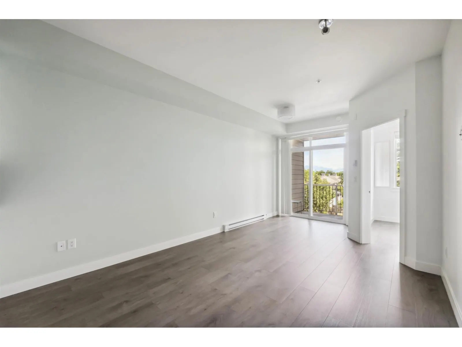 419 20686 EASTLEIGH CRESCENT