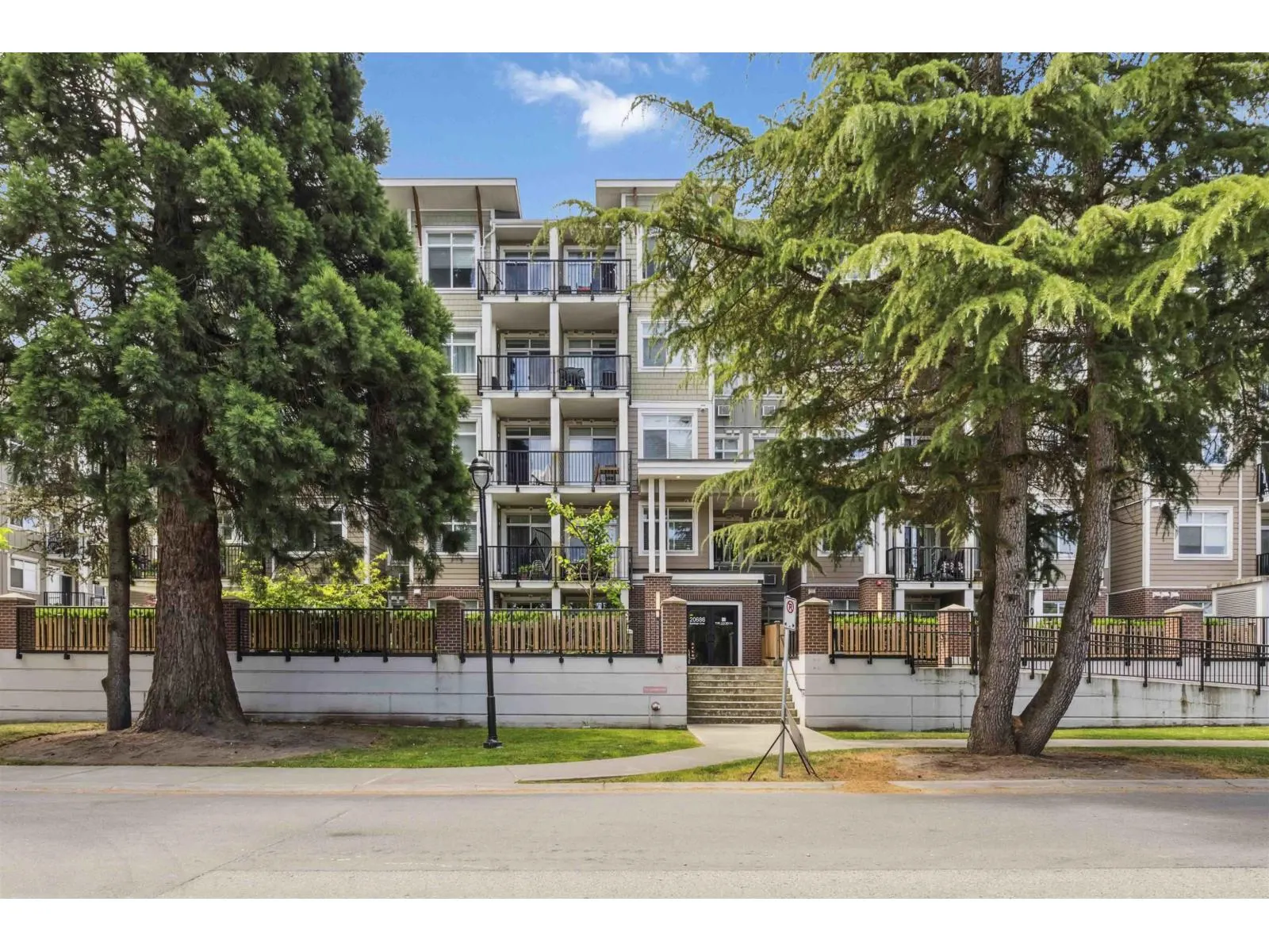 419 20686 EASTLEIGH CRESCENT