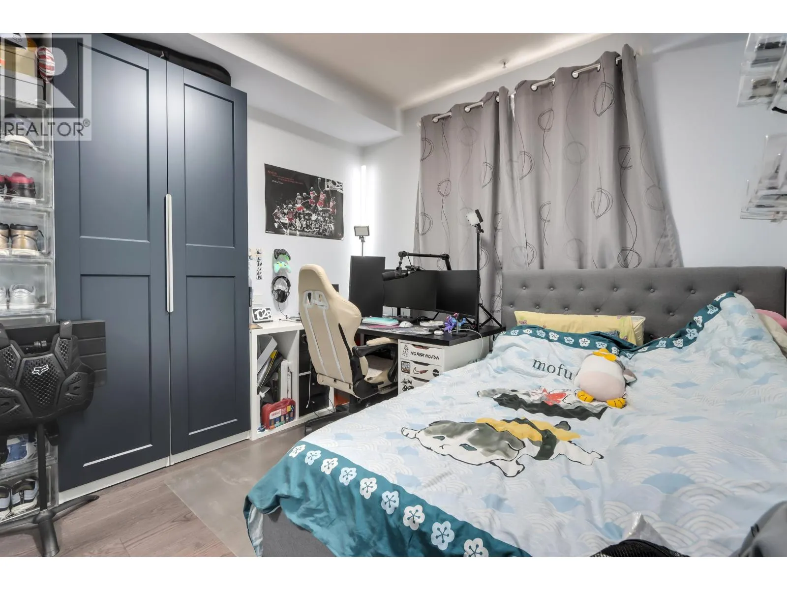209 6077 LONDON ROAD