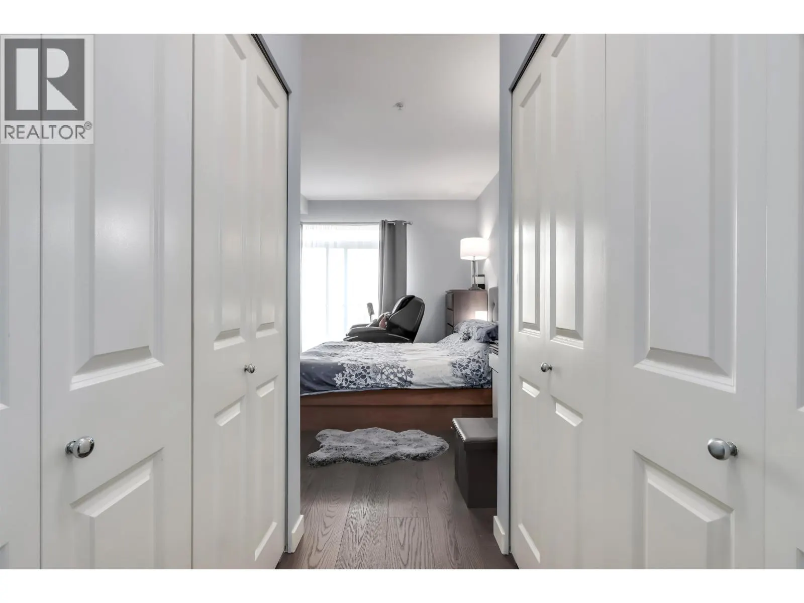 209 6077 LONDON ROAD