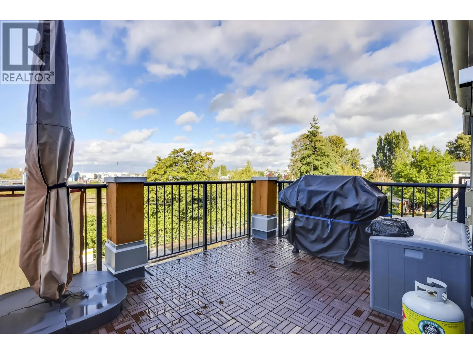 209 6077 LONDON ROAD