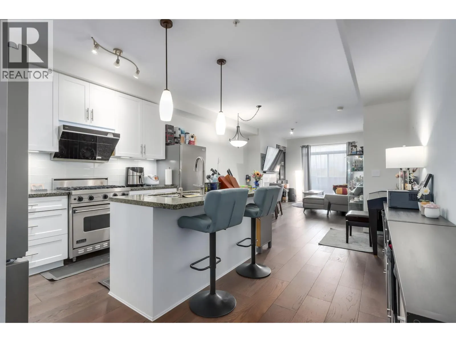 209 6077 LONDON ROAD