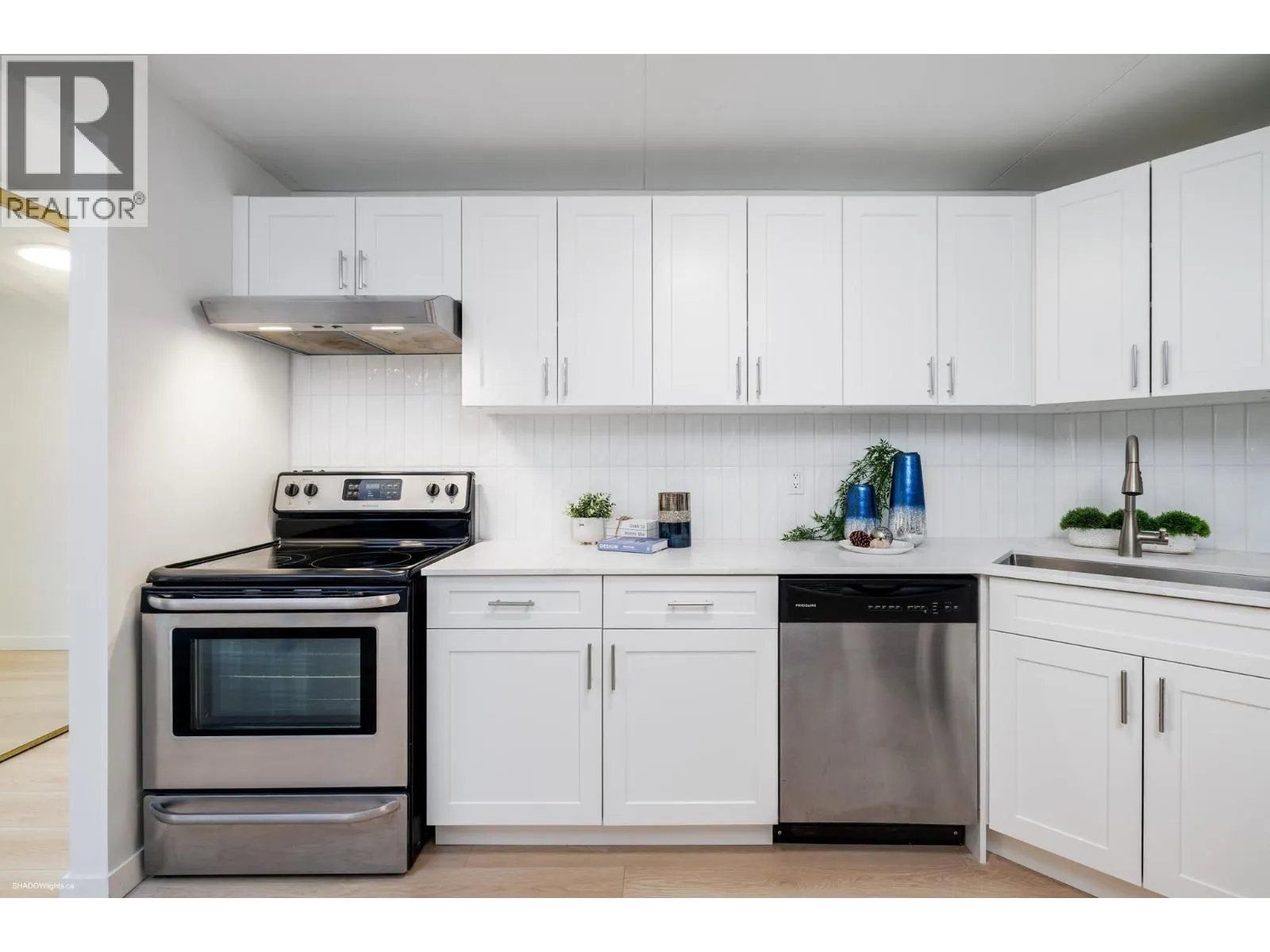 711 6651 MINORU BOULEVARD