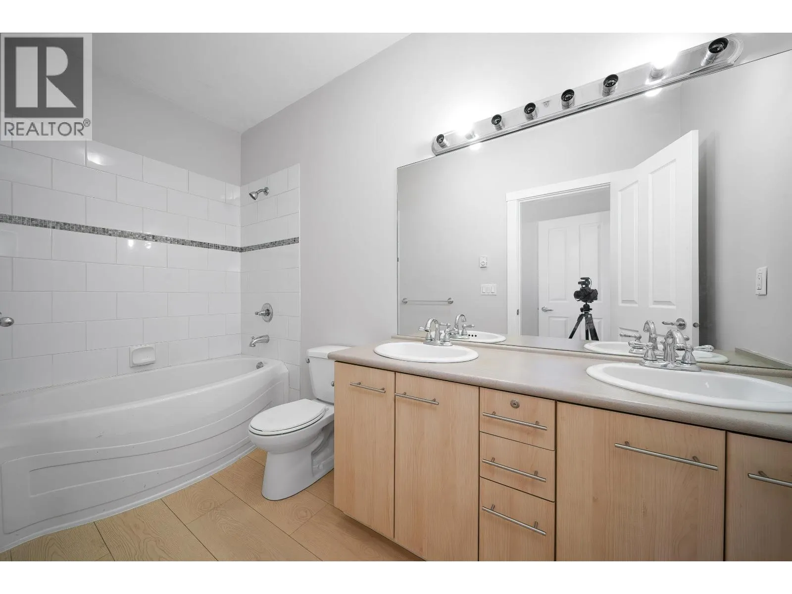 5403 5111 GARDEN CITY ROAD
