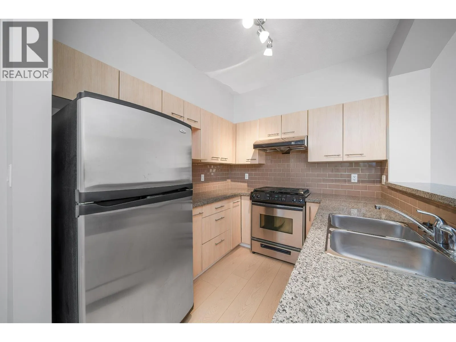 5403 5111 GARDEN CITY ROAD