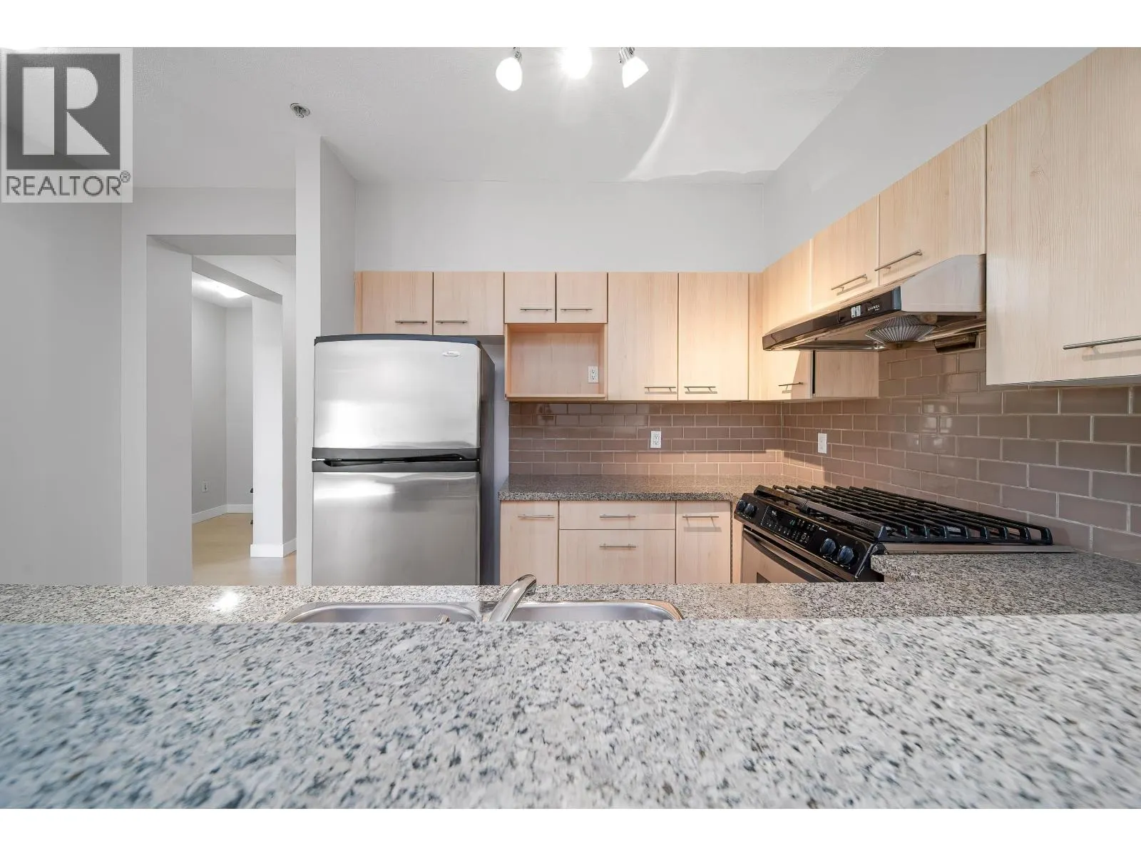 5403 5111 GARDEN CITY ROAD