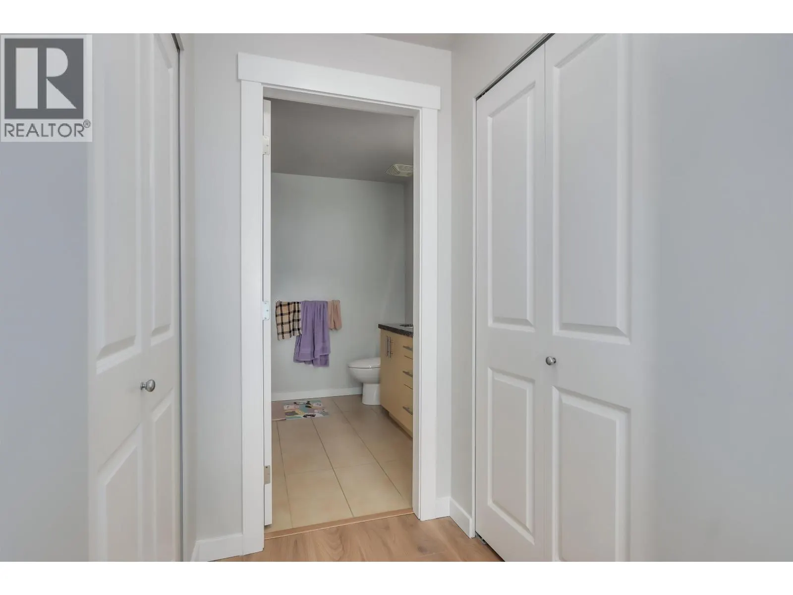 204 6077 LONDON ROAD