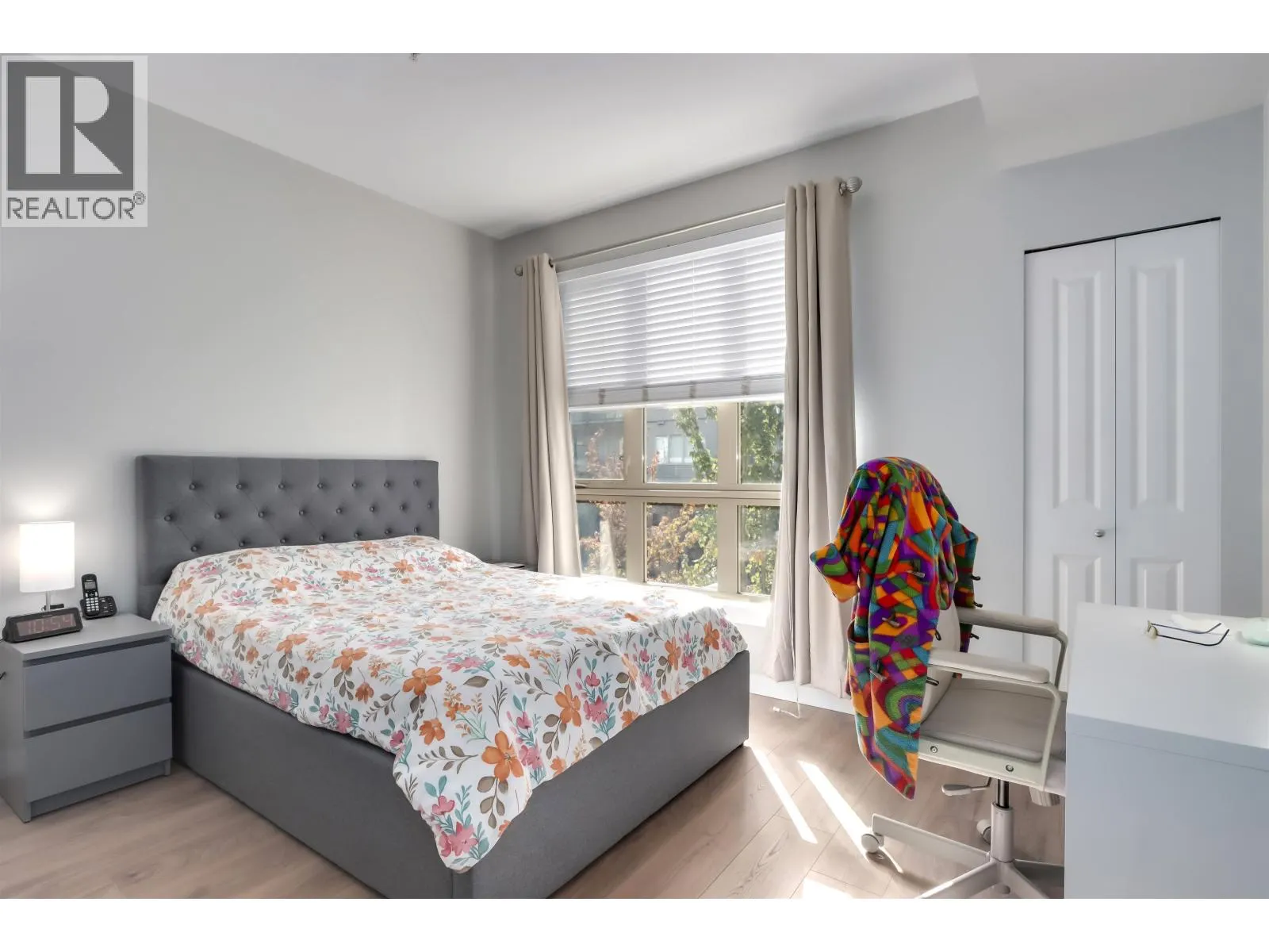 204 6077 LONDON ROAD