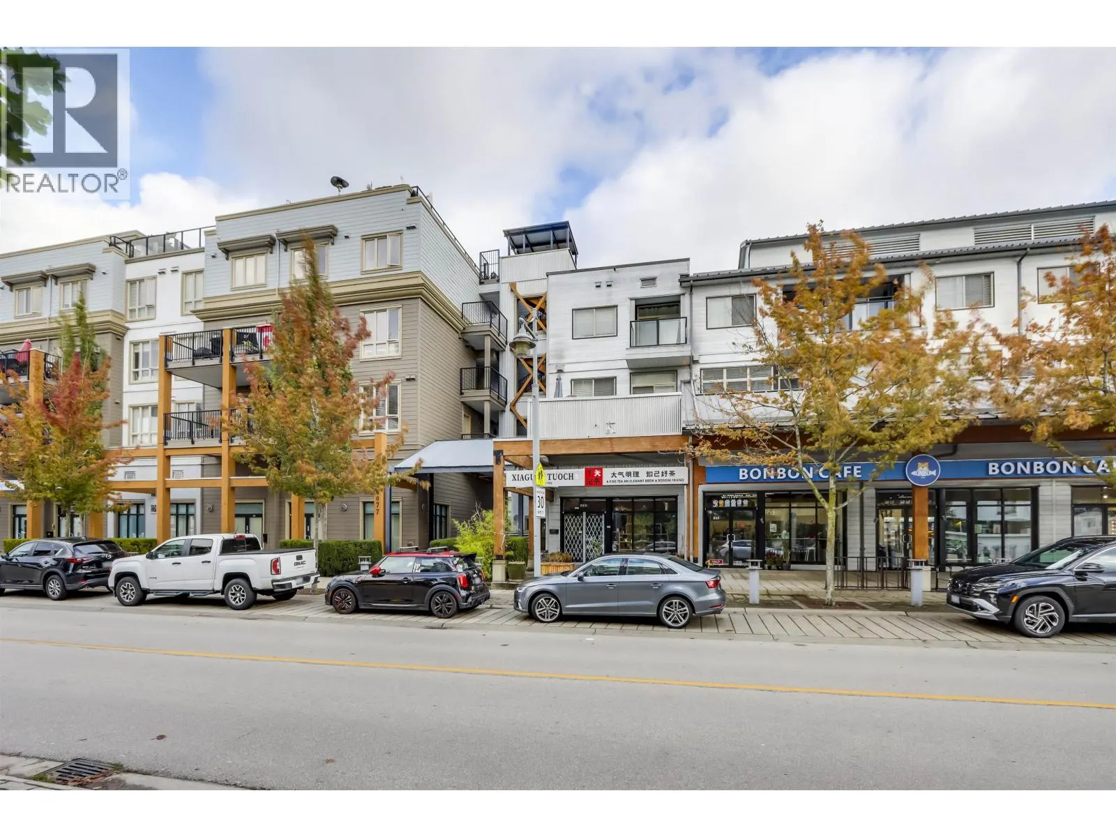 204 6077 LONDON ROAD