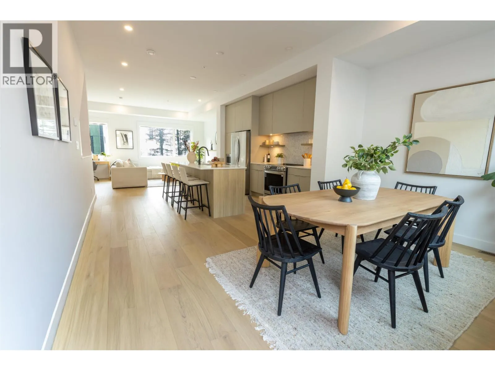 28-1050 FINCH DRIVE