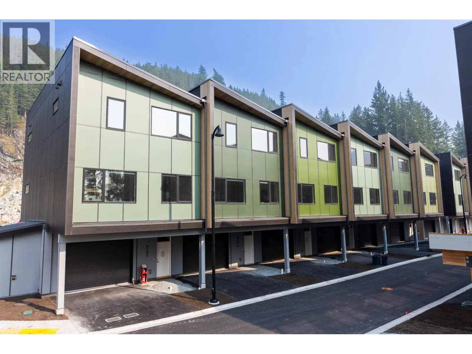 28-1050 FINCH DRIVE
