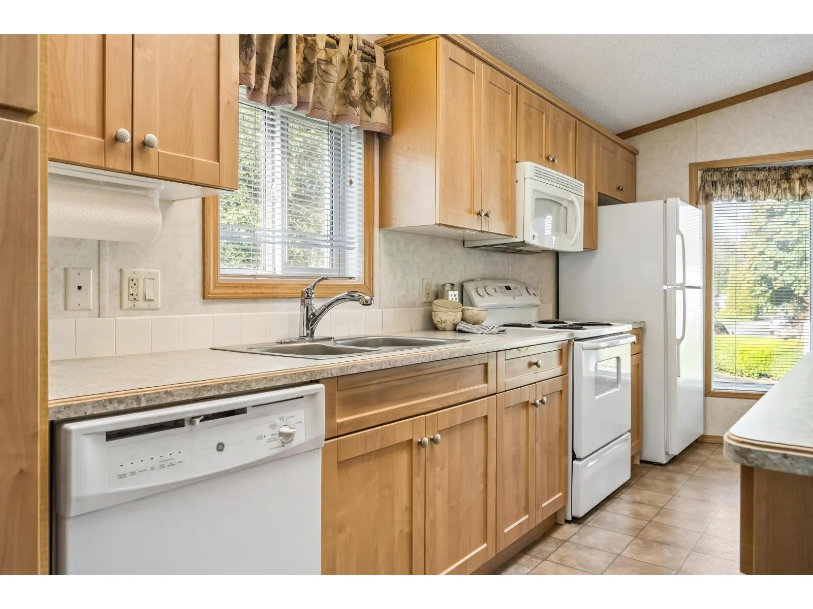 27 46484 CHILLIWACK LAKE ROAD|Chilliwack River Valley