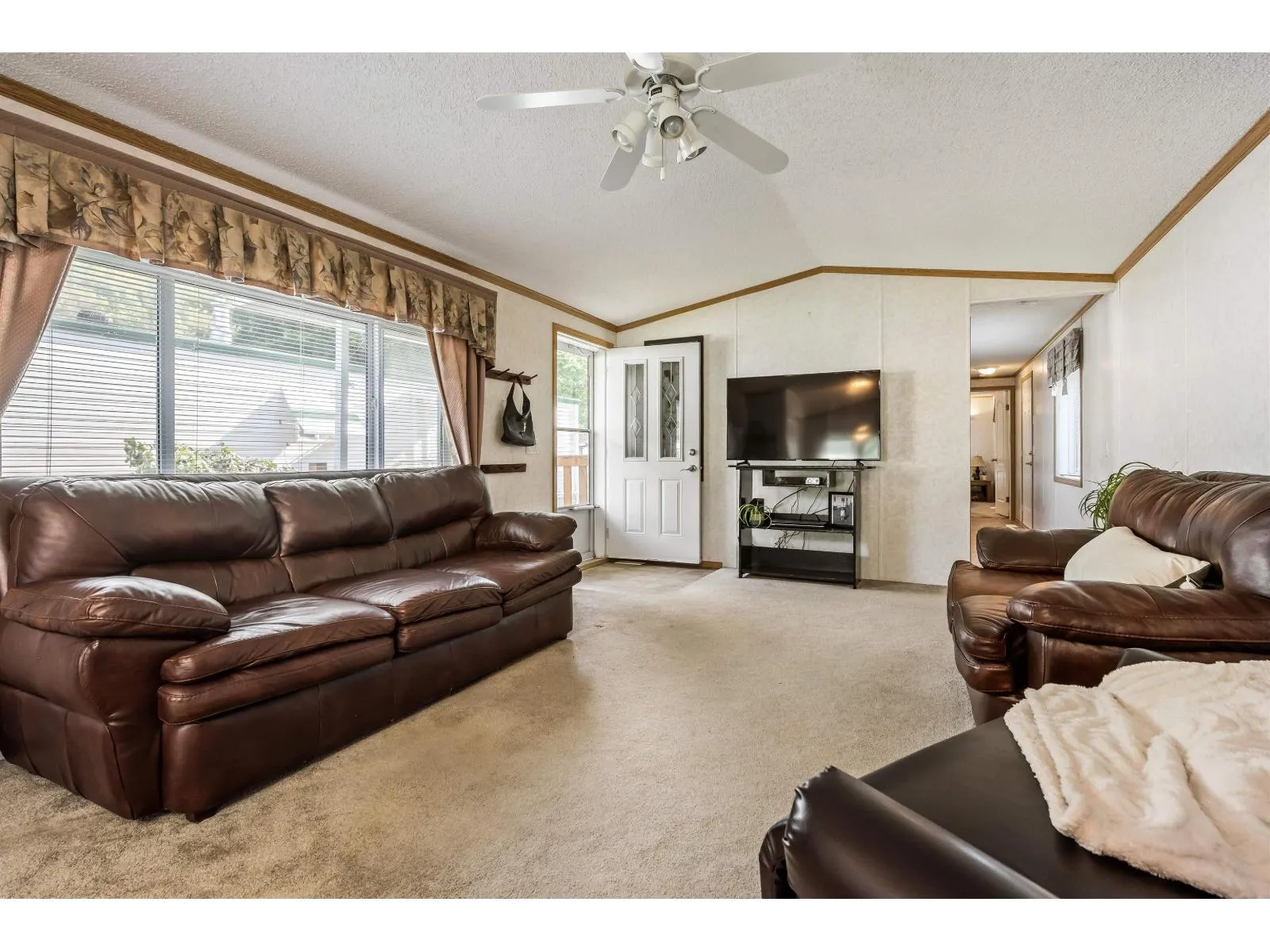 27 46484 CHILLIWACK LAKE ROAD|Chilliwack River Valley