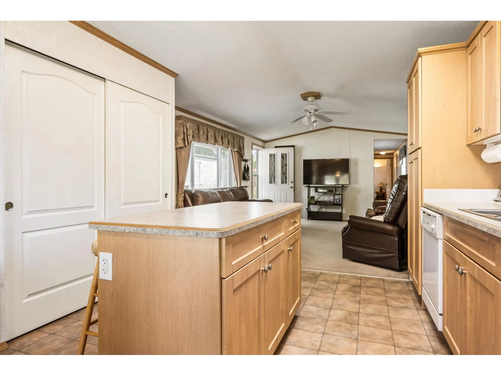 27 46484 CHILLIWACK LAKE ROAD|Chilliwack River Valley