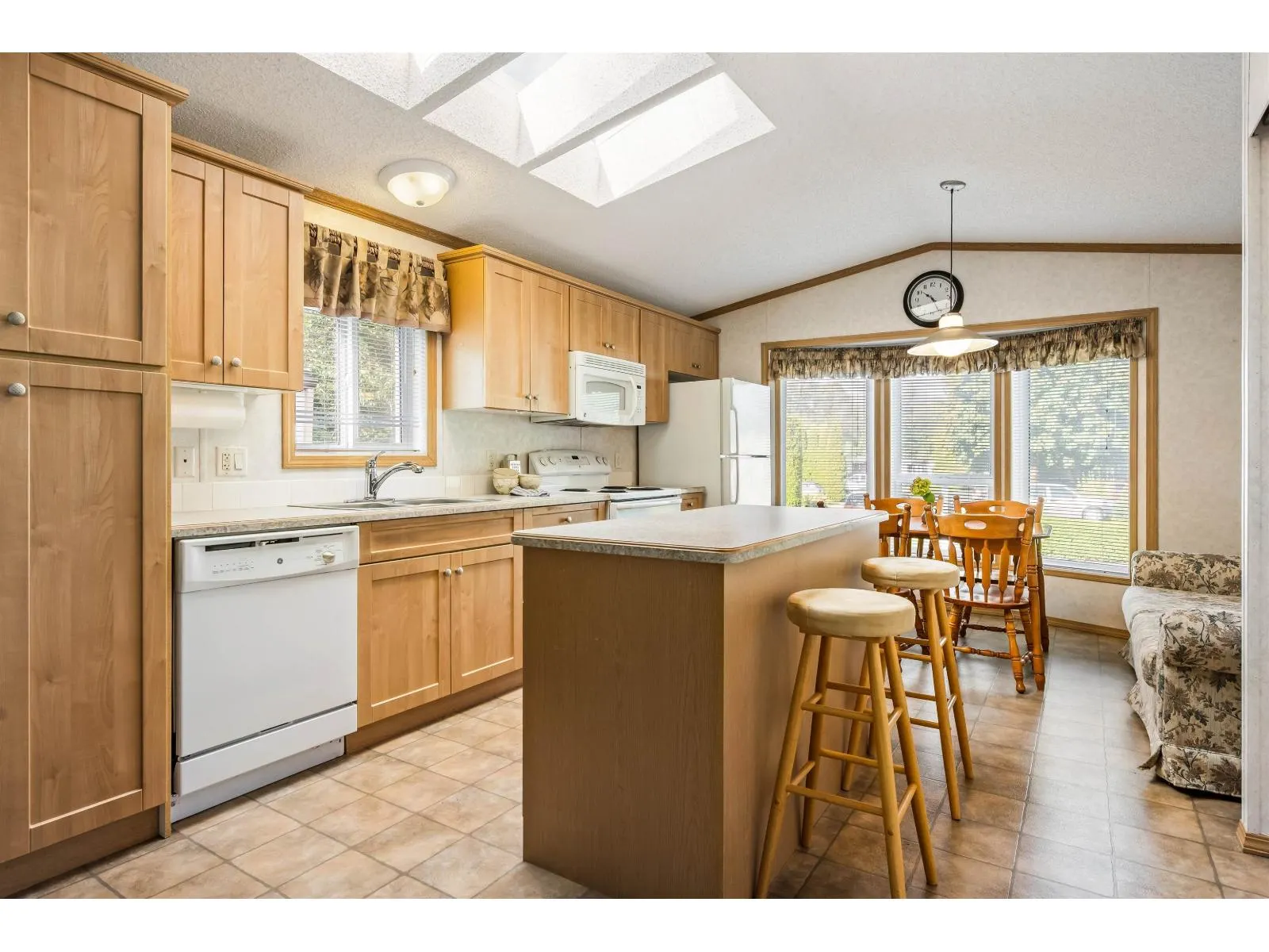 27 46484 CHILLIWACK LAKE ROAD|Chilliwack River Valley