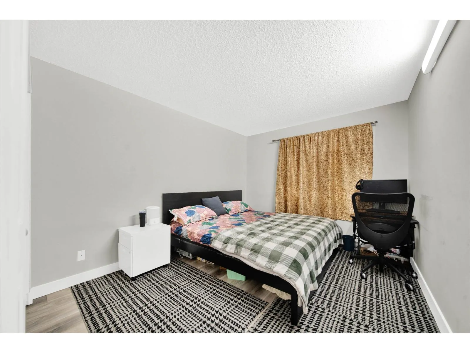 104 13275 70B AVENUE