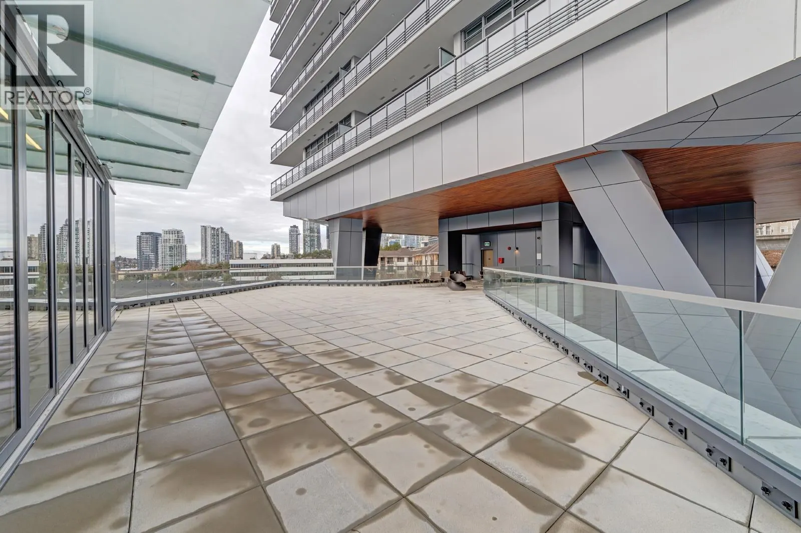 410 4720 LOUGHEED HIGHWAY