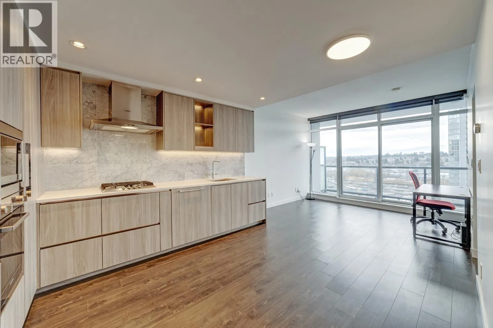 410 4720 LOUGHEED HIGHWAY