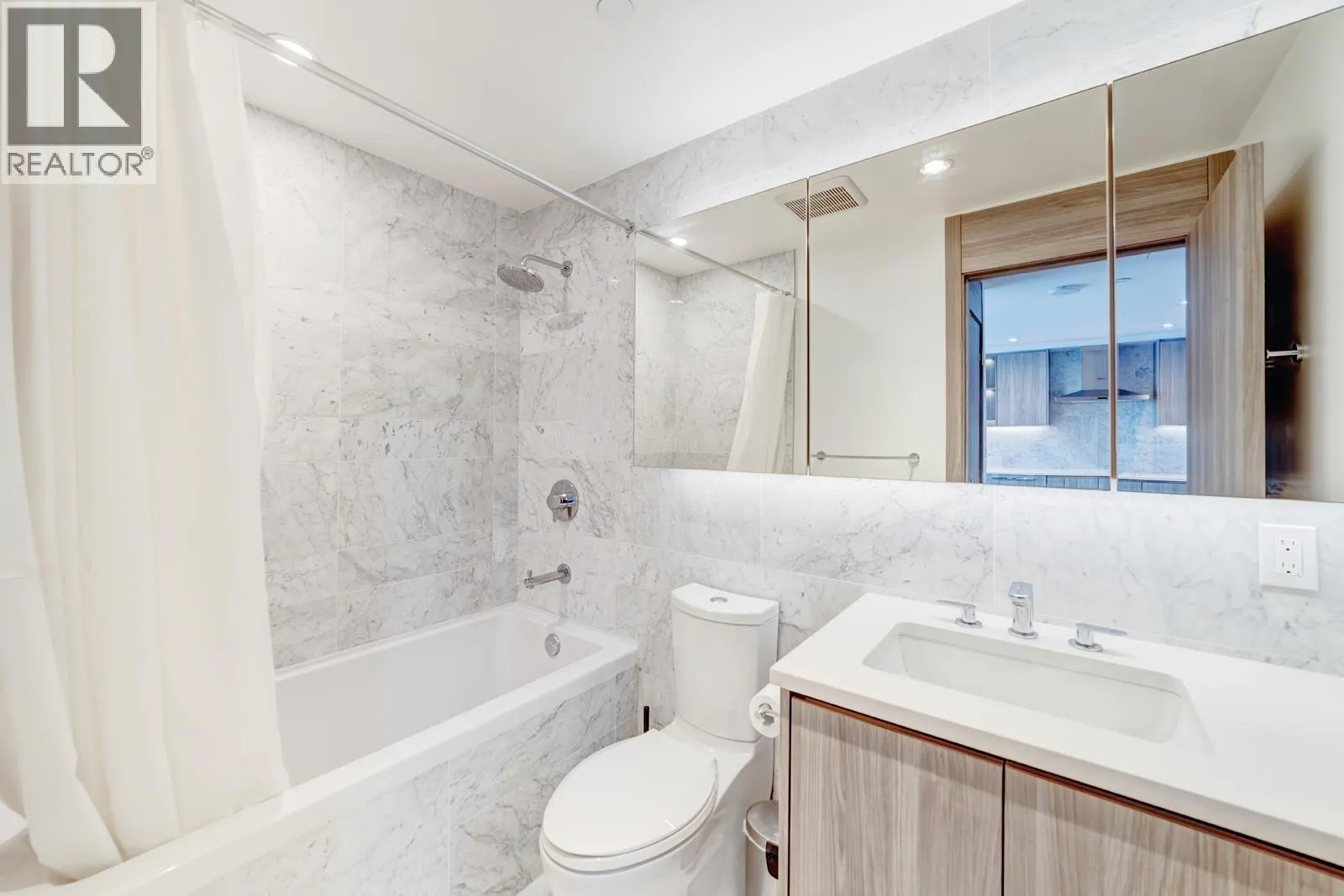 410 4720 LOUGHEED HIGHWAY
