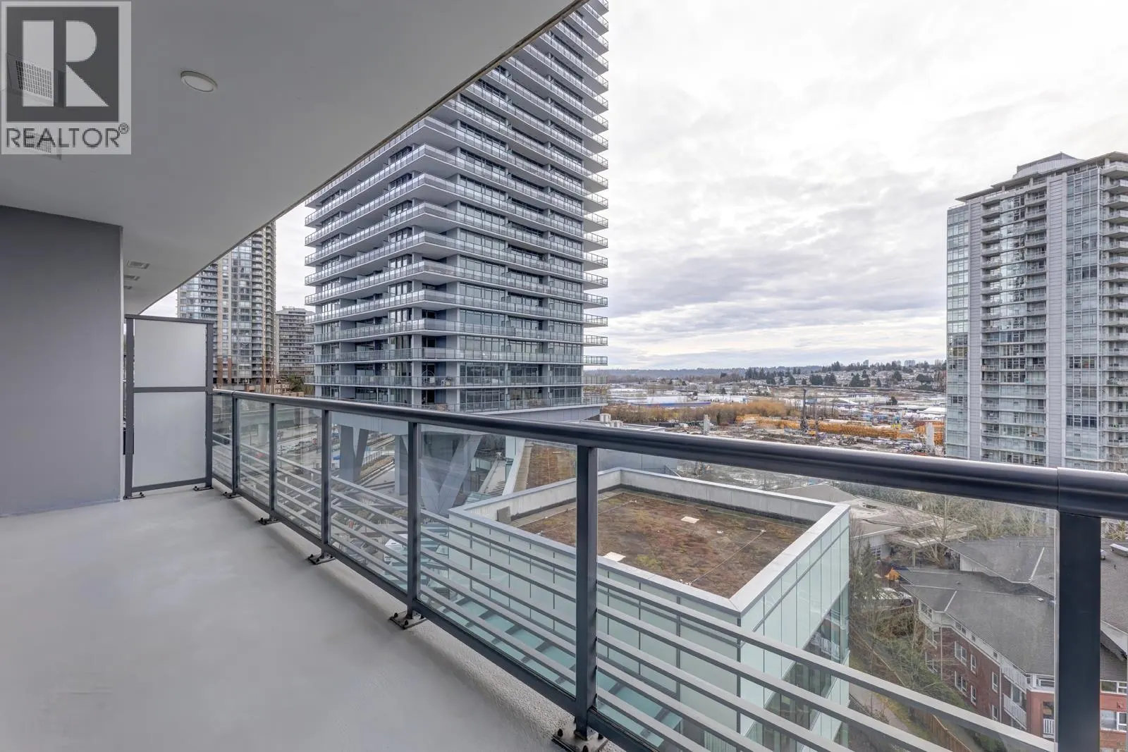 410 4720 LOUGHEED HIGHWAY