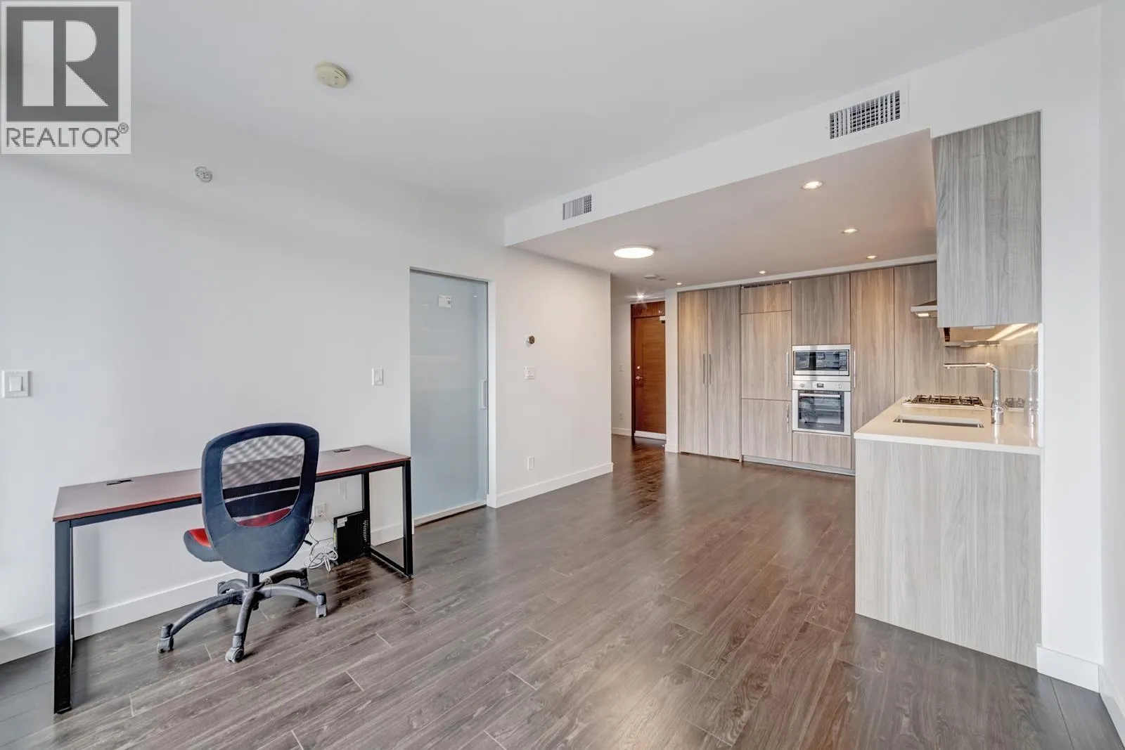 410 4720 LOUGHEED HIGHWAY