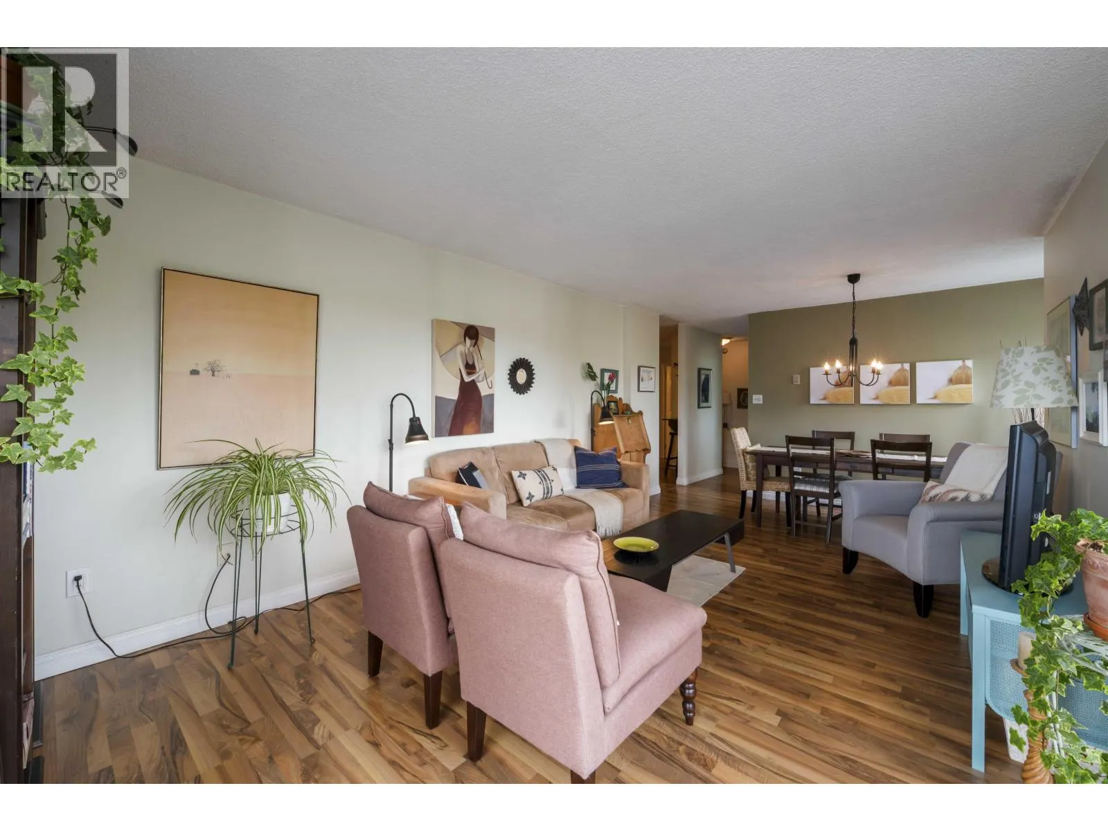 1105 3737 BARTLETT COURT