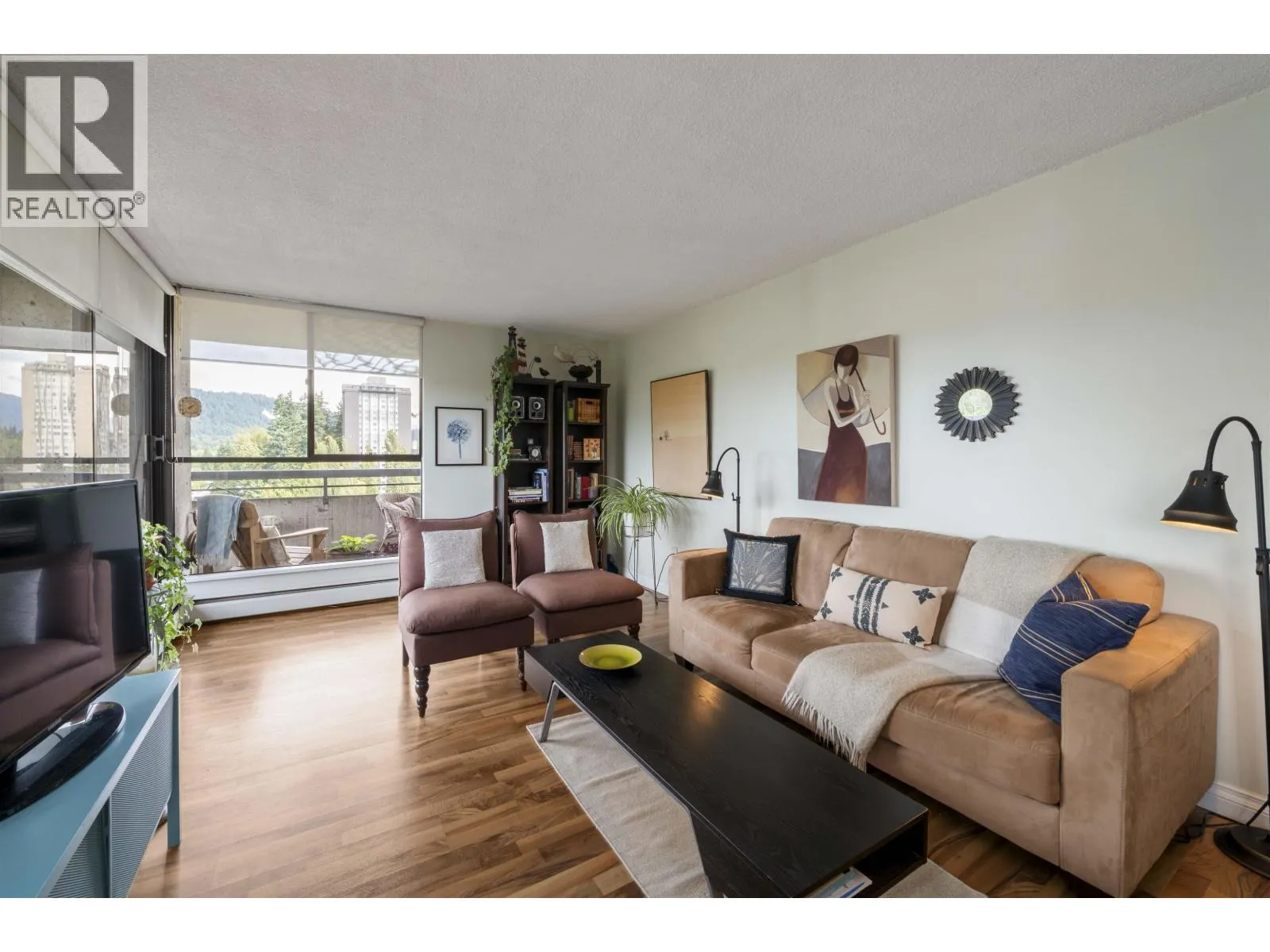 1105 3737 BARTLETT COURT